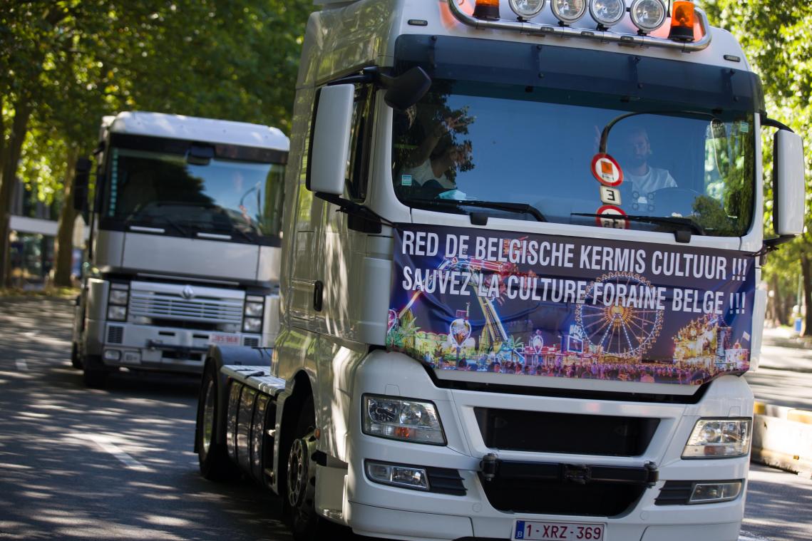 <p>„Rettet die belgische Kirmes-Kultur“: Protestzug der Schausteller durch Brüssel. Foto: belga</p>