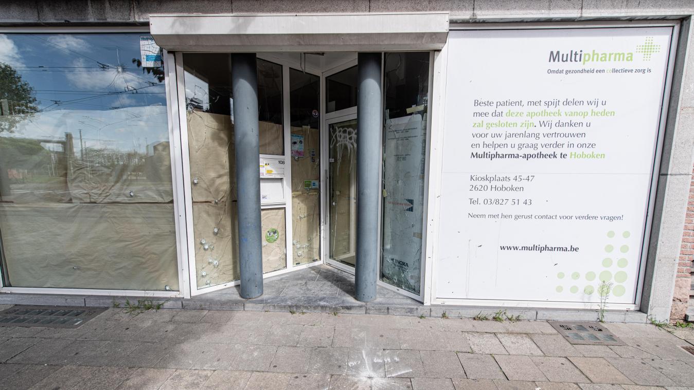 <p>In der Nacht haben Unbekannte eine Granate auf den Eingangsbereich eines leerstehenden Geschäftslokals in Deurne geworfen.</p>