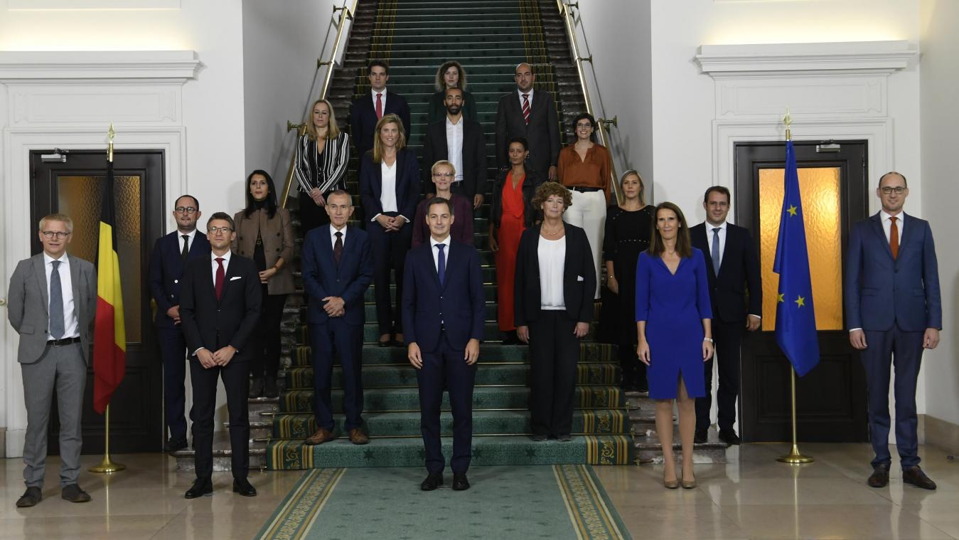 <p>Gruppenbild in der Kammer: die Regierung De Croo I.</p>