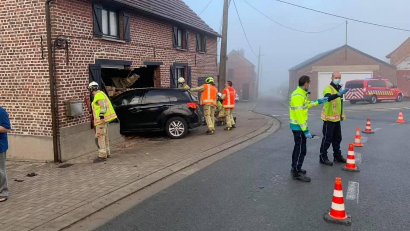 <p>Spektakulärer Unfall: Auto landet im Wohnzimmer</p>

