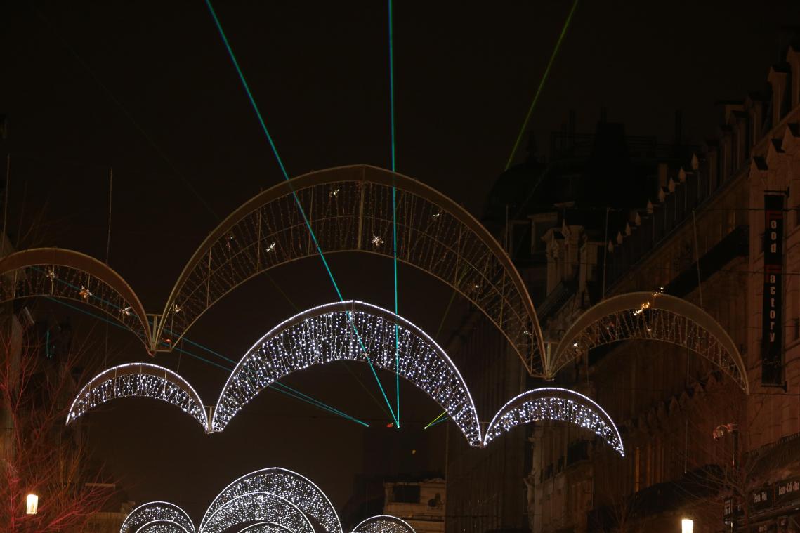 <p>Lasershow statt Feuerwerk in Brüssel.</p>