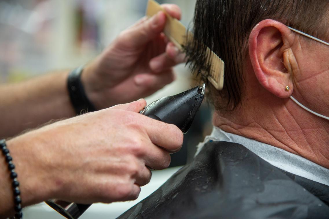 <p>Wiedereröffnung der Friseursalons: Weder FFP2-Masken, noch wöchentliche Tests sind derzeit beschlossene Sache</p>
