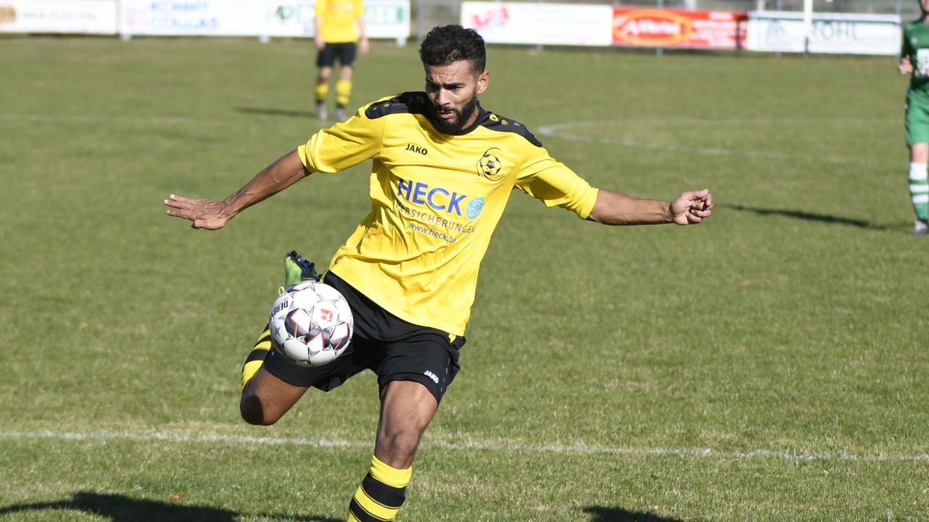 <p>Mehdi Zinoune (hier beim FC Bütgenbach) trägt ab der kommenden Saison das Emmelser Trikot.</p>