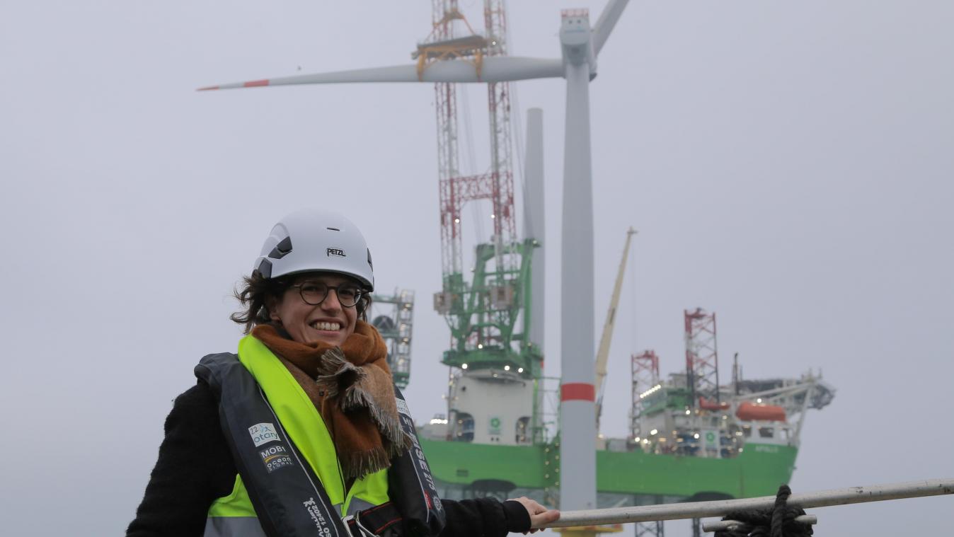<p>Energieministerin Tinne Van der Straeten (Groen) bei einem Pressetermin zum „SeaMade Offshore Windpark“ in der Nordsee.</p>