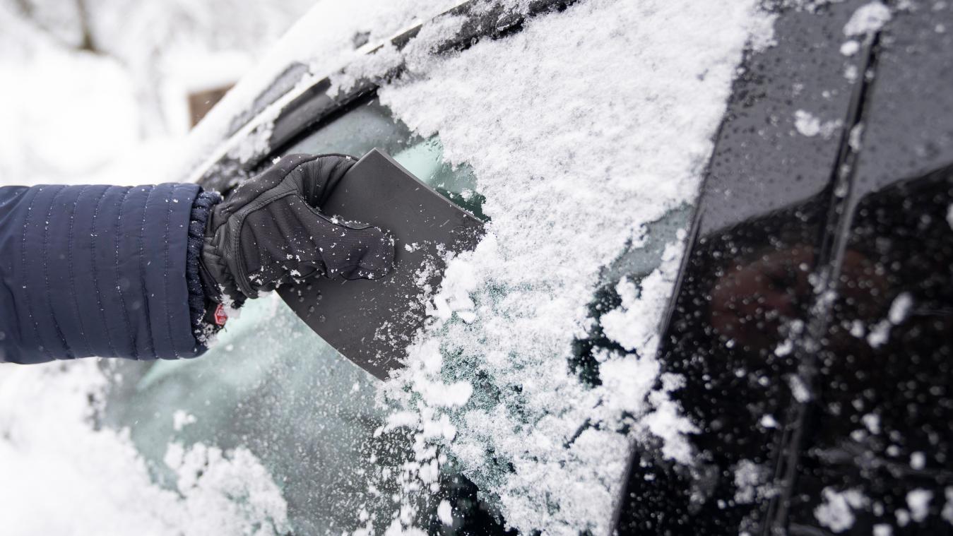 <p>Morgendliches Eiskratzen gehört für Autofahrer zur winterlichen Routine und sorgt für sicheren Durchblick.</p>