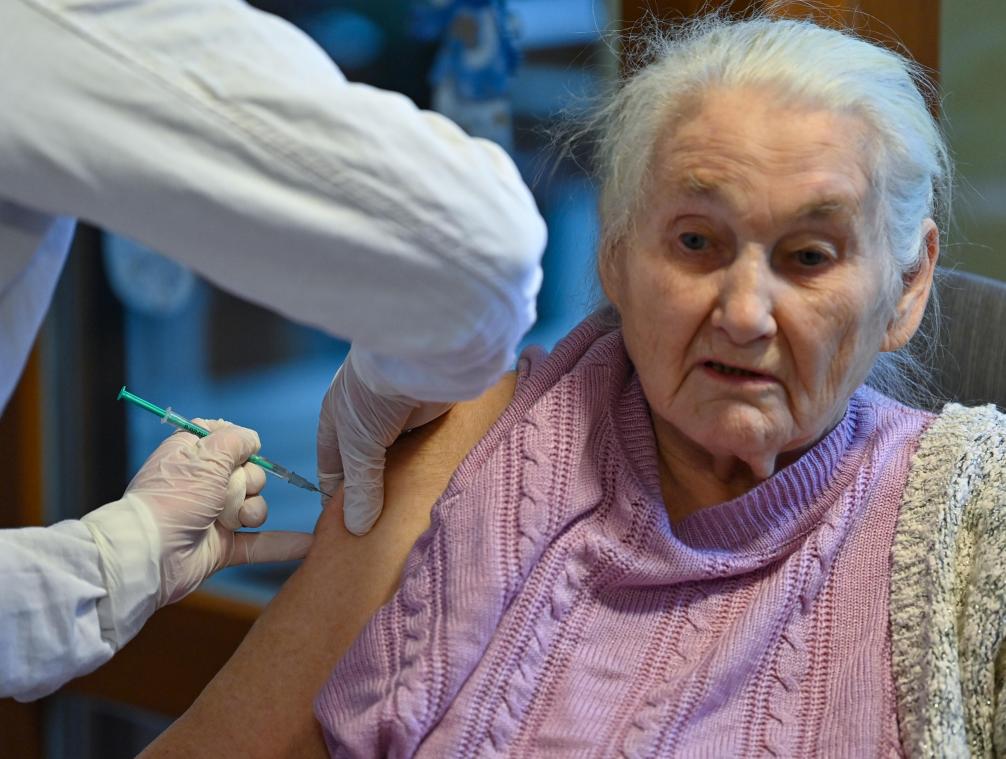 <p>Impfung in Altenheimen in der Wallonie in zwei Wochen abgeschlossen</p>
