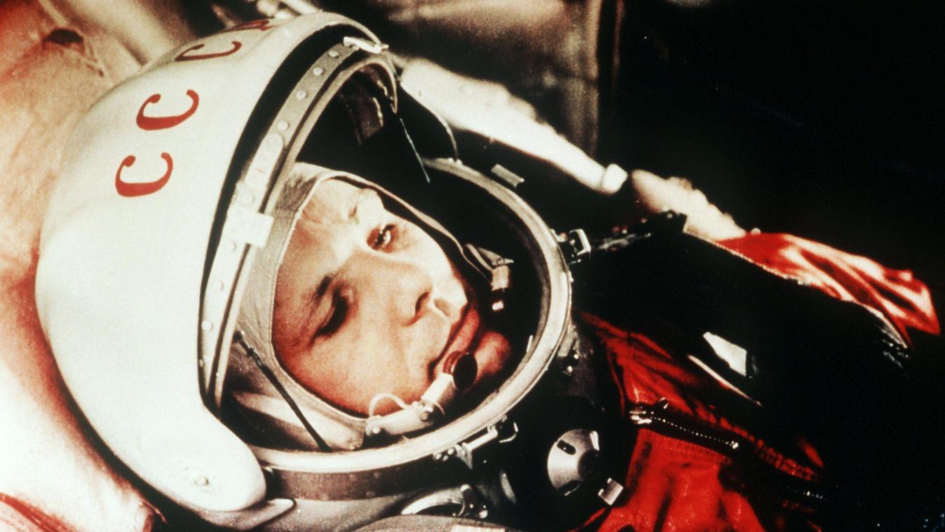 <p>Der sowjetische Kosmonaut Juri Gagarin in seinem Raumanzug, kurz vor dem Start zum ersten bemannten Weltraumflug vom Weltraumbahnhof Baikonur aus.</p>