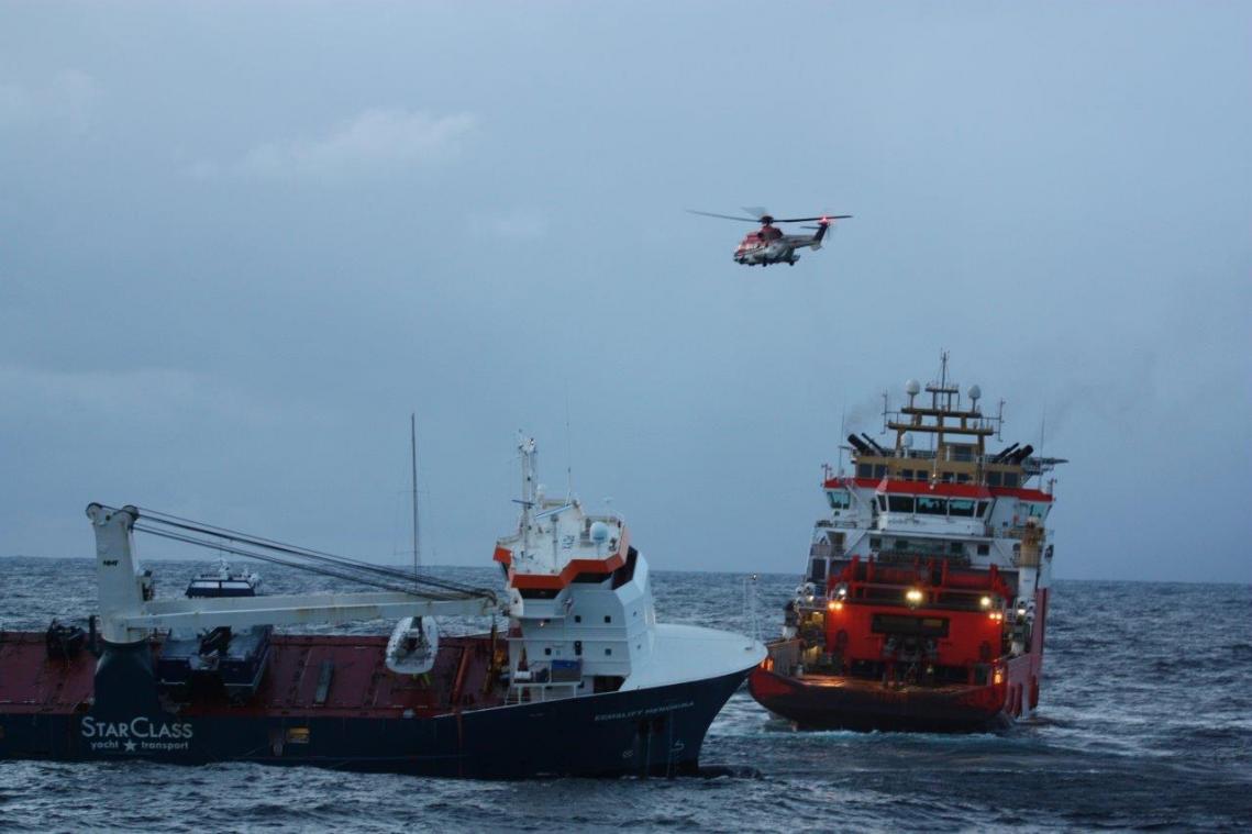 <p>Das niederländische Frachtschiff Eemslift Hendrika treibt ohne Besatzung vor Norwegen. Das Schiff hat rund 350 Tonnen Schweröl und 50 Tonnen Diesel an Bord. Es besteht die Gefahr, dass es kentert und dann der Treibstoff ins Meer ausläuft.</p>