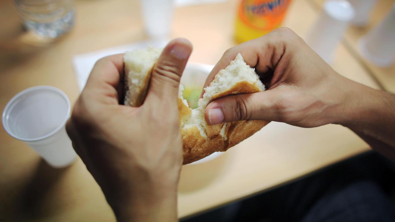 <p>Viele gläubige Muslime verzichten für vier Wochen tagsüber auf Genussmittel, Essen und Trinken - in diesem Jahr zum zweiten Mal unter Corona-Bedingungen.</p>