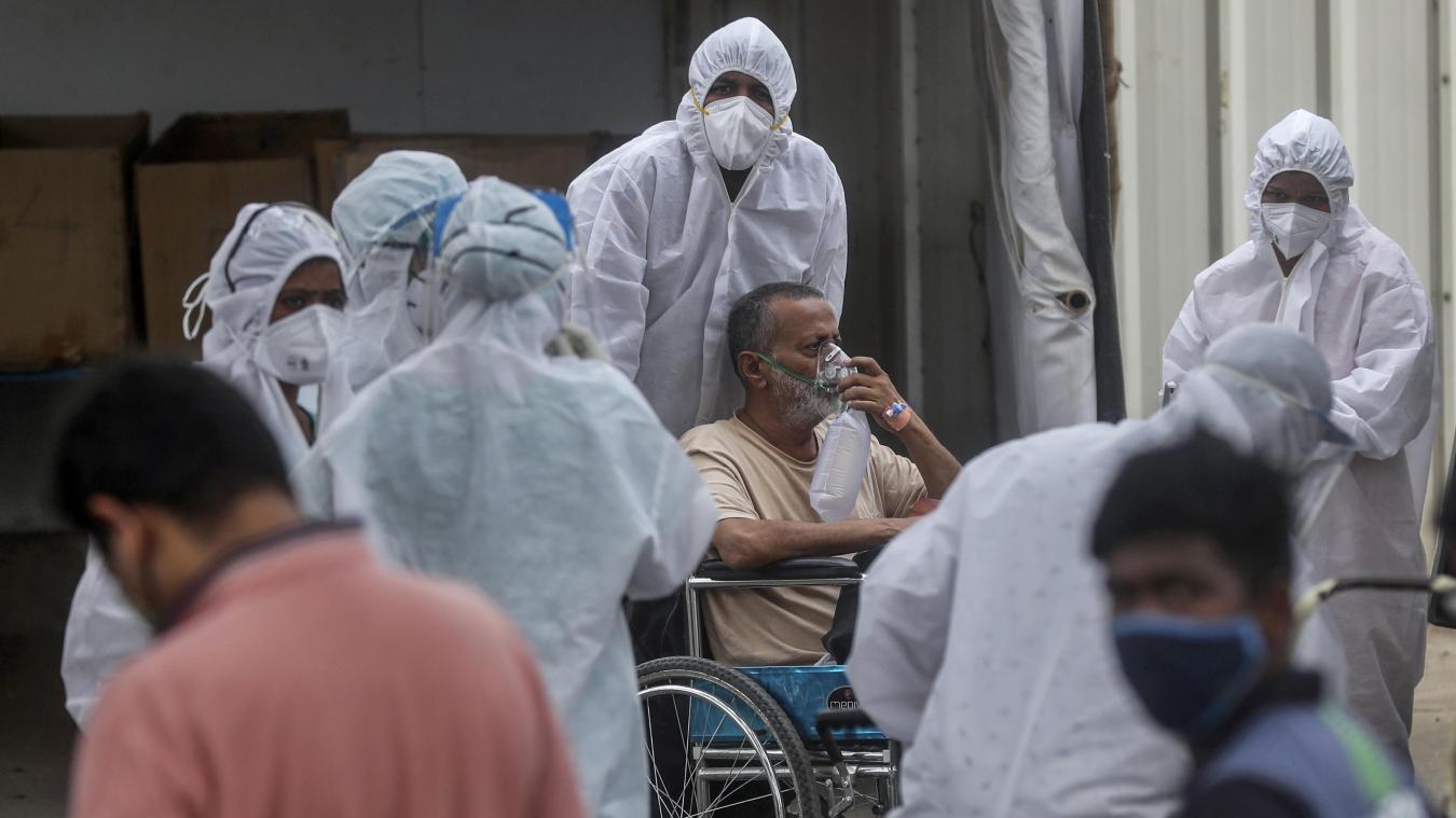 <p>Das indische Gesundheitssystem ist völlig überlastet. Es fehlt an Betten, antiviralen Medikamenten und medizinischem Sauerstoff.</p>