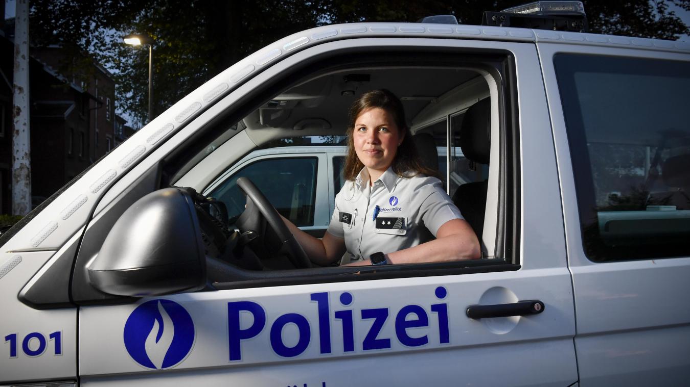 <p>Bettina Bierfeld, kurz bevor sie ihre Nachtschicht antritt. Die junge Polizistin ist, wie viele andere auch, froh, wenn die Krise überwunden ist.</p>
