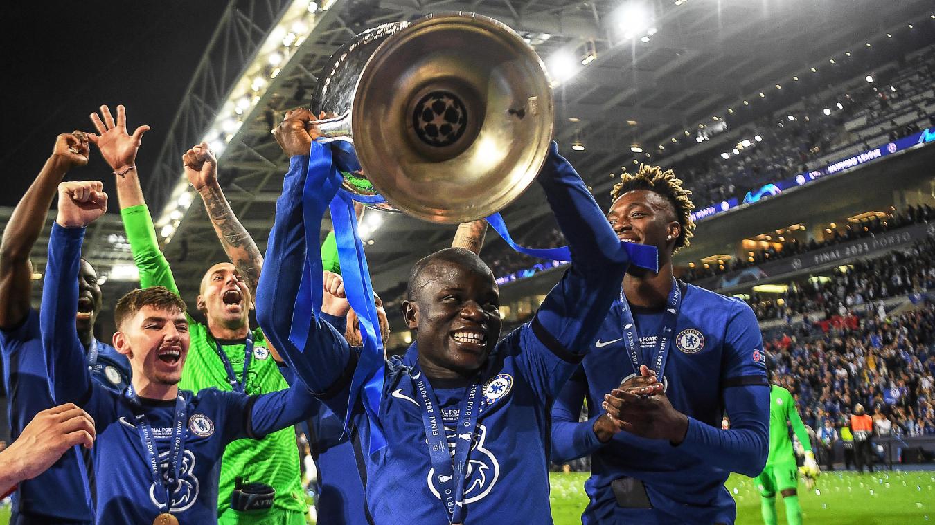 <p>Man of the Match: N´Golo Kanté hebt nach dem Champions-League-Triumph mit Chelsea den Henkelpott in die Höhe.</p>