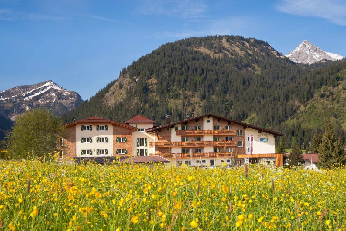 <p>Das Genießerhotel Hohenfels**** lädt zum Entspannen und Genießen ein</p>