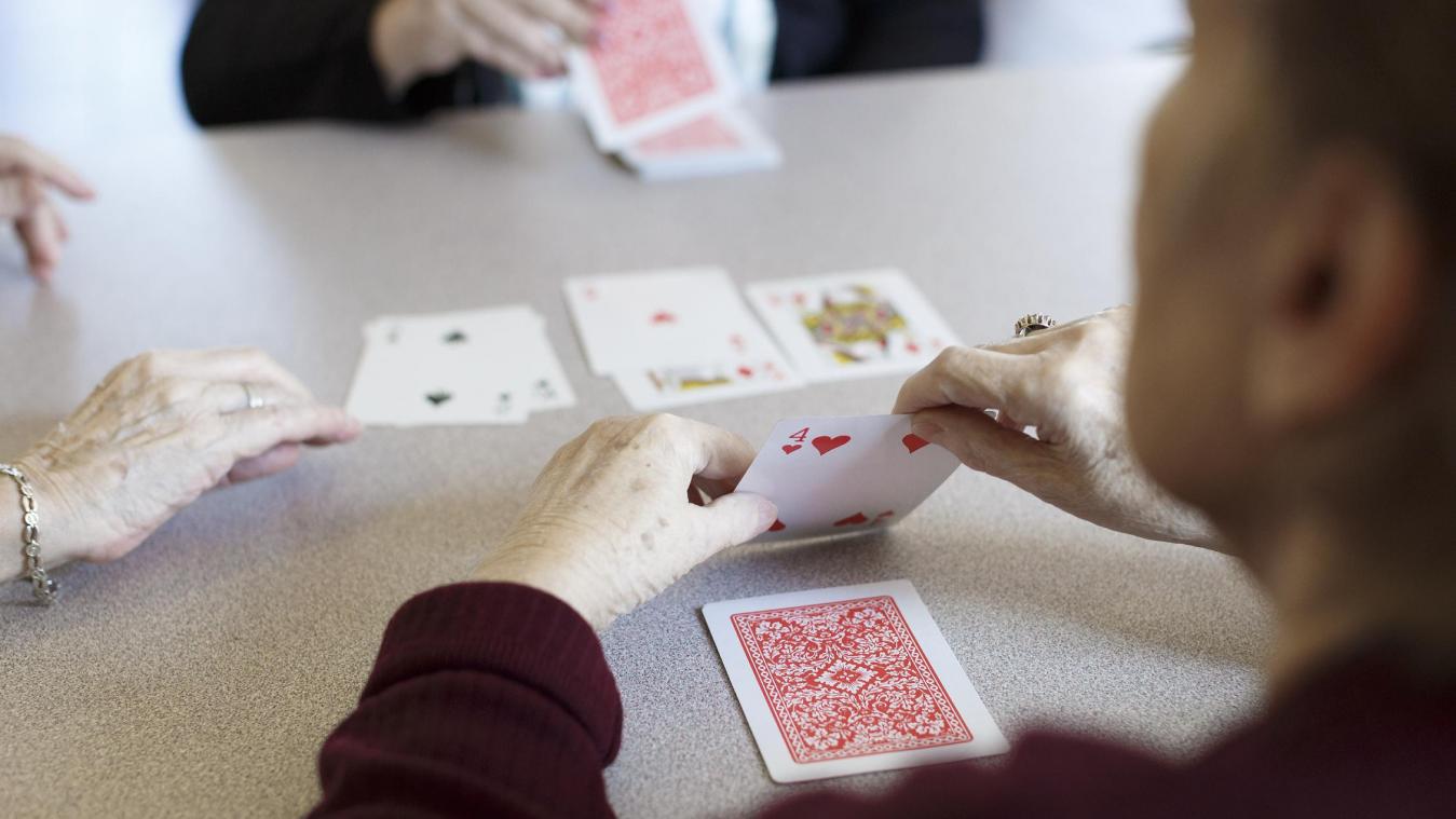 <p>Gemeinsames Kartenspielen im Altenheim: „Oft wird vergessen, dass die Rente der Senioren nicht unbedingt die einzige Einnahmequelle ist», sagt Minister Antoniadis.</p>