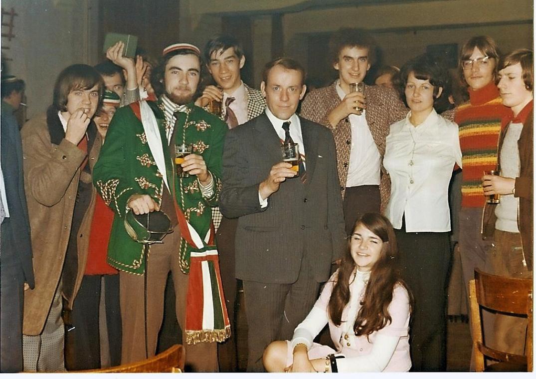<p>Stiftungsfest der Eumavia, 1973: An der Kleidung erkennt man den Wandel. Die Studentenvereinigung erlebte damals ein bewegtes Jahrzehnt.</p>
