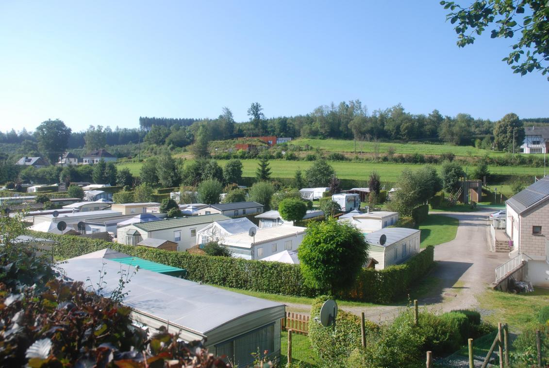 <p>Der Kommmunale Raumordnungsplan für das Freizeitgebiet Wiesenbach sieht vor, dass der Camping auf dem Gelände entlang der Regionalstraße (im Hintergrund) vergrößert werden kann.</p>