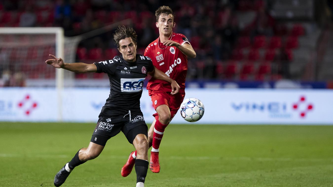 <p>Kortrijks Mathias Fixelles and Antwerpens Alexis De Sart im Duell: Das Hinspiel haben die Antwerpener mit 0:1 verloren.</p>