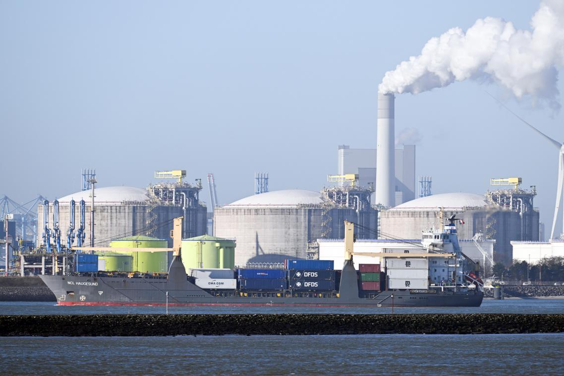 <p>Lagertanks im LNG-Terminal im Hafen von Rotterdam.</p>