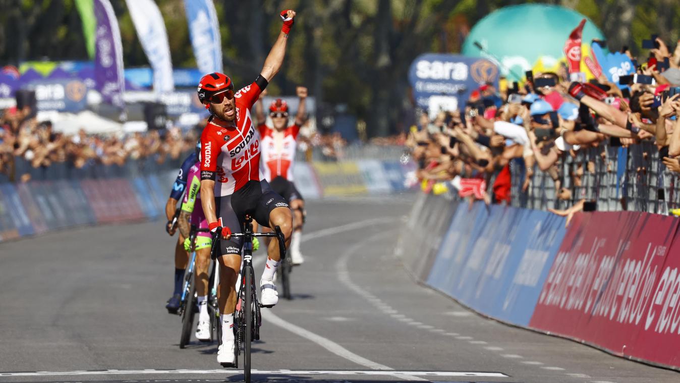 <p>Thomas De Gendt vom Team Lotto Soudal feiert seinen Sieg auf der 8. Etappe des Giro.</p>