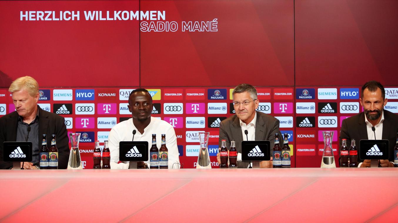 <p>Willkommen in München! Sadio Mane (Zweiter von links) mit den Bayern-Oberen bei seiner ersten Pressekonferenz beim deutschen Rekordmeister.</p>
