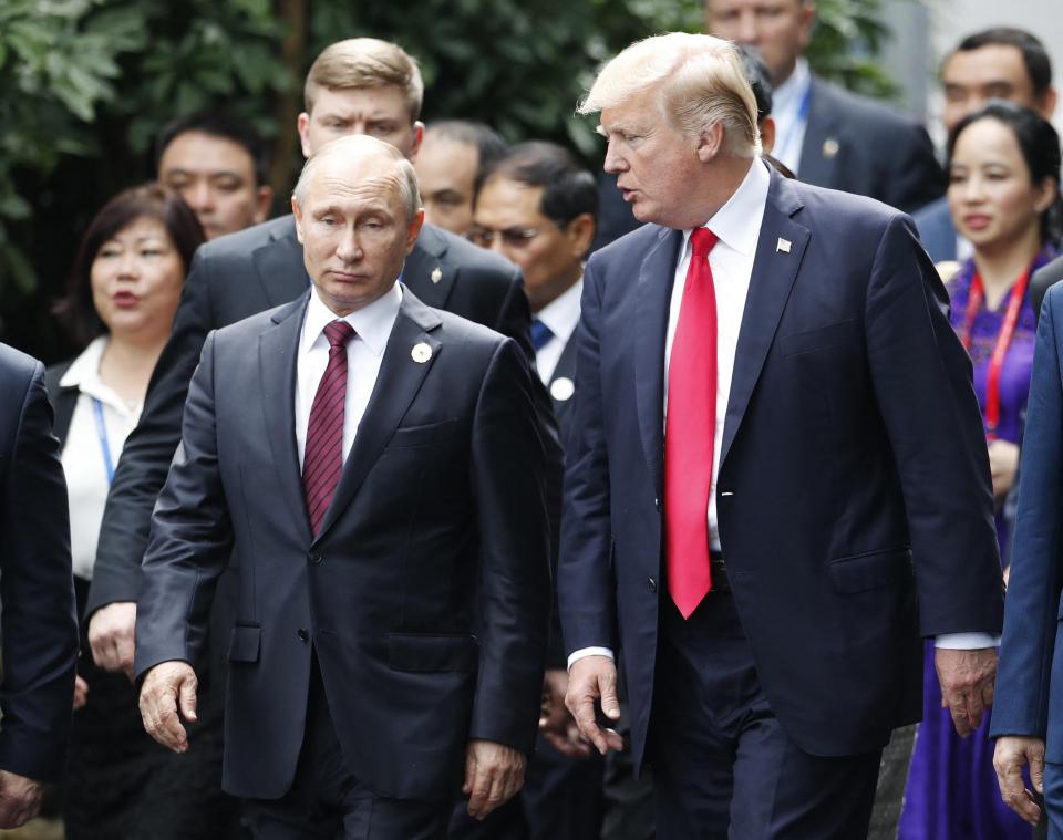 <p>Stehen beide für eine rückwärtsgewandte Politik: Russlands Präsident Wladimir Putin und sein amerikanischer Amtskollege Donald Trump. Hier bei einem Treffen der APEC-Staaten im Jahr 2017 in Danang (Vietnam).</p>