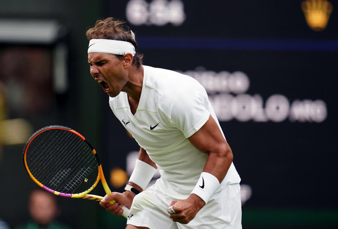 <p>Rafael Nadal zieht mit einem Vier-Satz-Sieg in Wimbledon in die zweite Runde ein.</p>