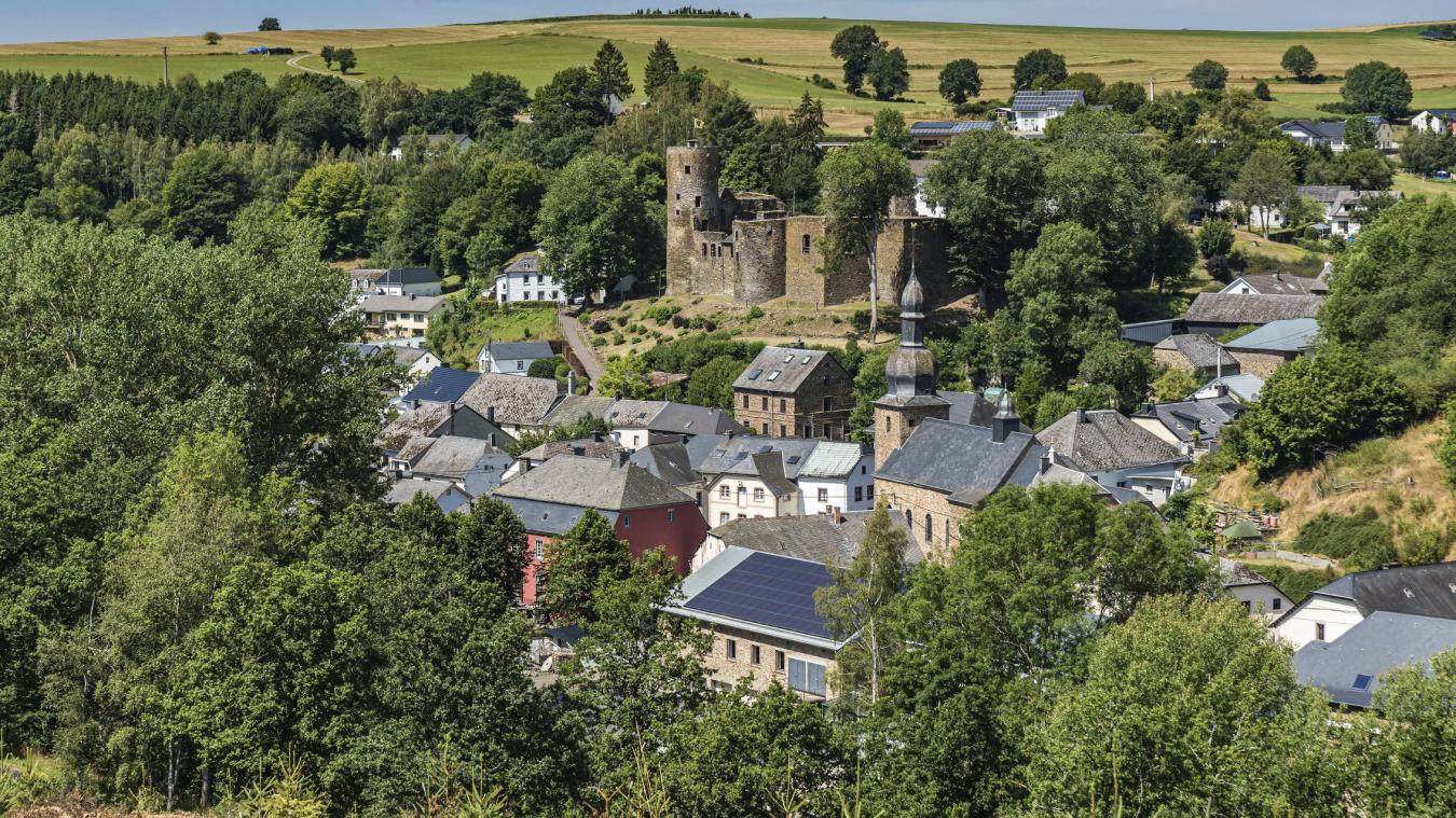 <p>Blick auf Burg-Reuland</p>