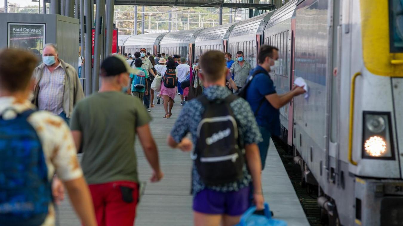 <p>Um dem Anstrum an der Nordsse gerecht zu werden, setzt die SNCB zusätzliche Züge auf die Gleise.</p>