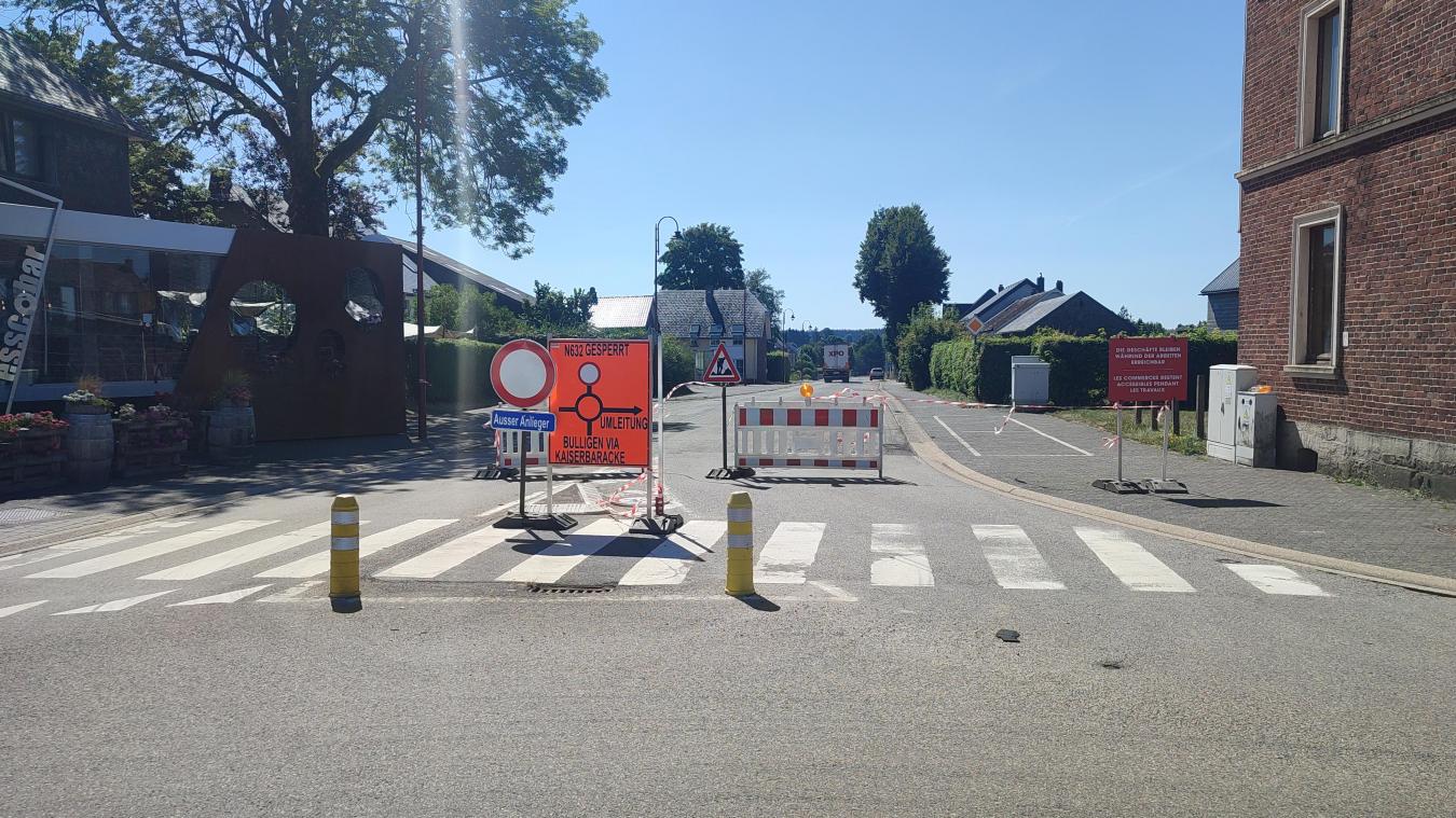 <p>Die Büllinger Straße in Bütgenbach ist seit der vergangenen Woche für den Durchgangsverkehr gesperrt.</p>