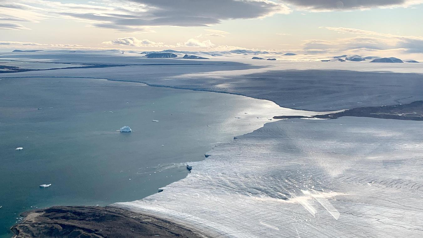 <p>Unbenannte Ausläufer der Devon Eiskappe auf Devon Island. Eine im Fachjournal „Science“ veröffentlichte Studie zeigt, dass selbst im günstigsten Fall ein großer Teil der Gletscher verschwinden wird.</p>