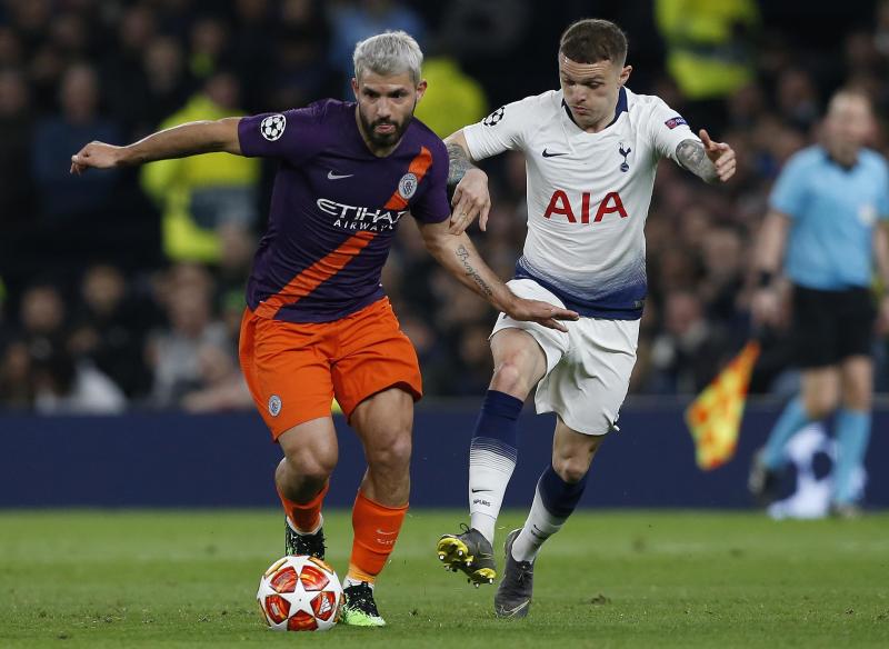 <p>Hat einen Handelfmeter verschossen: Sergio Aguero (links) - hier im Duell mit Tottenhams Verteidiger Kieran Trippier (rechts).</p>