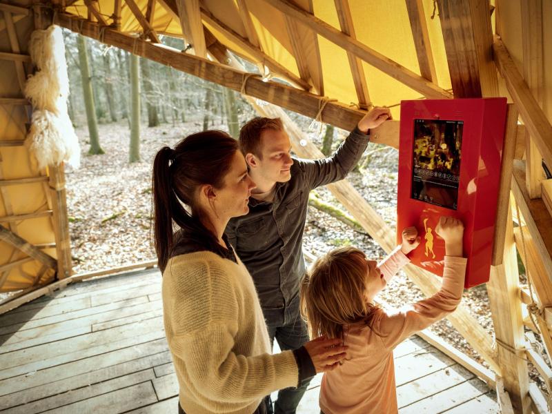 <p>Die Ausstellung im Freilichtmuseum ist interaktiv aufgebaut und richtet sich an die gesamte Familie.</p>
