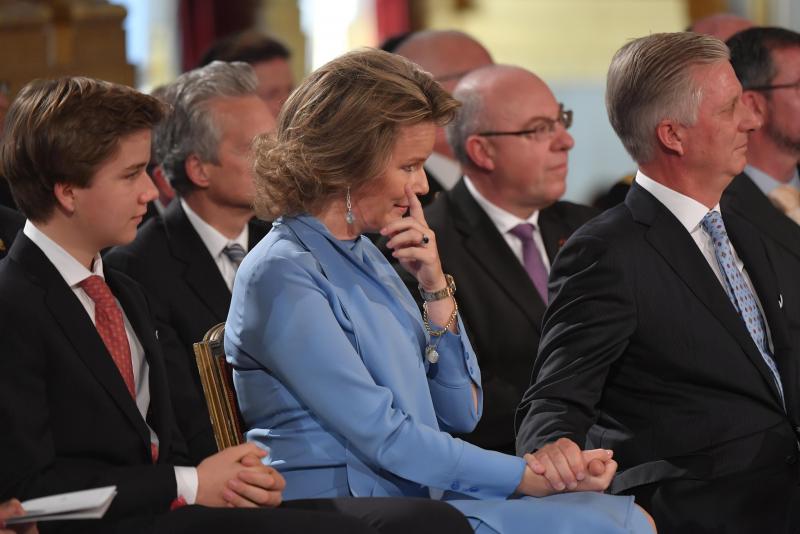 <p>Die Eltern der 18-Jährigen sind sichtlich gerührt von der Rede ihrer Tochter.</p>