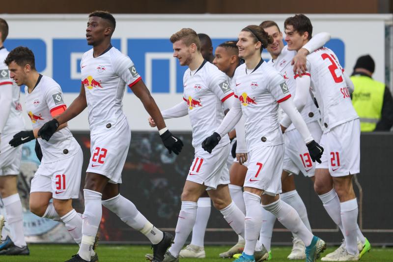 <p>Leipzig Patrik Schick feierte seinen Treffer zum 0:1 mit Diego Demme, Nordi Mukiele, Timo Werner, Marcel Sabitzer und Stefan Ilsanker.</p>
