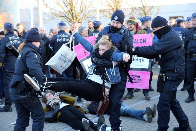 <p>Die Polizei nahm Aktivisten fest.</p>