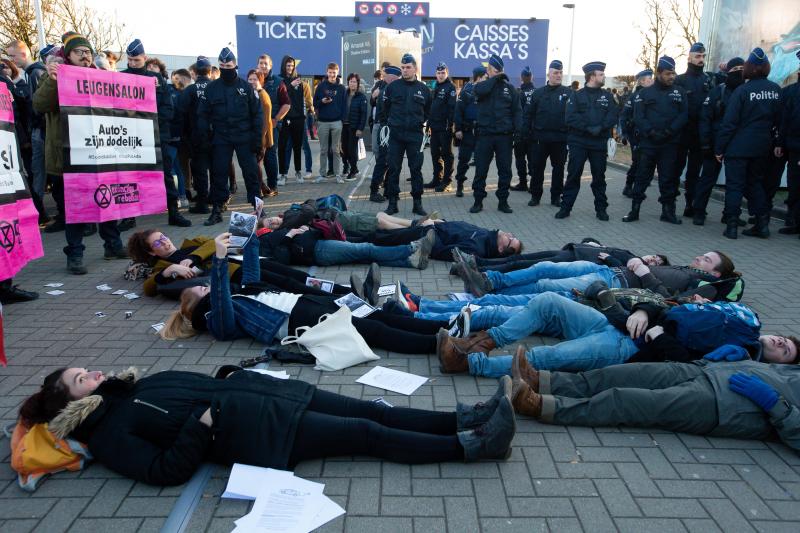 <p>Aktivisten von „Extinction Rebellion“ protestierten gegen die Automobilindustrie.</p>