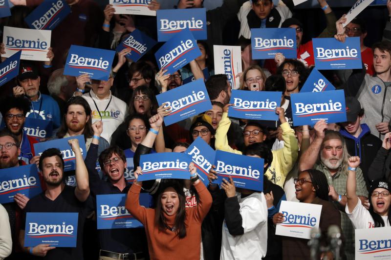 <p>Unterstützer des demokratischen Präsidentschaftskandidaten Sanders jubeln während einer demokratischen Parteiversammlung.</p>