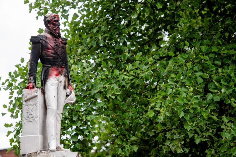 <p>Die Statue von König Leopold II in Antwerpen wurde am Donnerstag mit roter Farbe bemalt.</p>