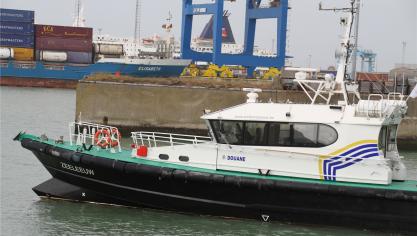 <p>Ein Patrouillenboot des belgischen Zolls im Hafen von Zeebrugge.</p>
