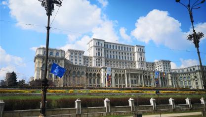 <p>Einst Symbol einer Schreckensherrschaft, jetzt Parlament und regelmäßig Tagungsort, der einstige Ceausescu-Palast.</p>