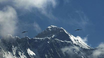 <p>Im Mai 1953 stand Edmund Hillary als erster Mensch auf dem Gipfel des Mount Everest.</p>