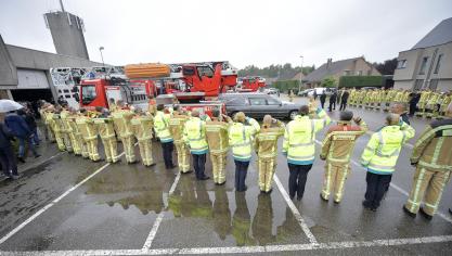 <p>Emotionaler Abschied von verstorbenen Feuerwehrmännern in Heusden-Zolder</p>
