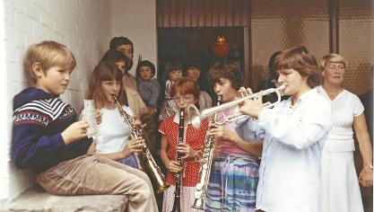 <p>Gemeinsam musizierende Bewohner am Limburger Weg: Diese Aufnahme stammt aus den 1970er Jahren.</p>