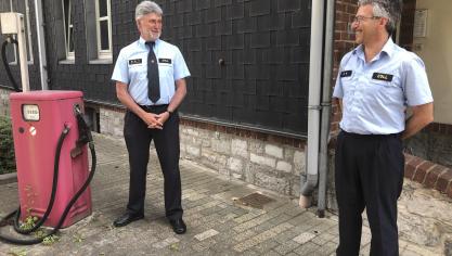<p>Dienstleiter Reinhold Adams (links) und Guido Huby, der für die Kontrolldienste zuständig ist, zogen eine Bilanz ihrer Einsätze in den vergangenen Wochen an den Grenzen.</p>