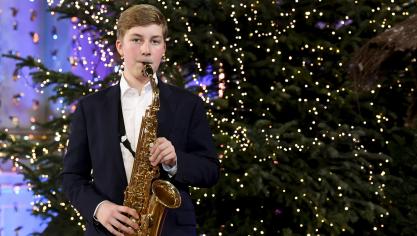 <p>Prinz Emmanuel griff zum Saxophon.</p>