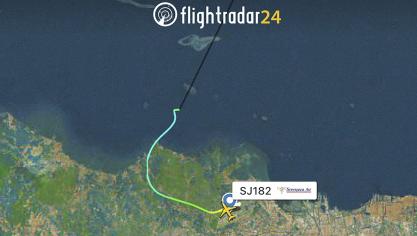 <p>Dieses Radarbild zeigt die Flugbahn des indonesischen Sriwijaya Air Flug 182, bevor er vom Radar verschwand. Ein Passagierflugzeug der indonesischen Sriwijaya Air mit 62 Menschen an Bord ist laut offiziellen Angaben nach dem Abheben aus Jakarta vom Radar verschwunden.</p>