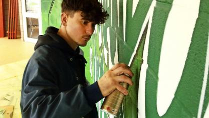 <p>Grün-weißes Graffiti in der Ameler Fußballkantine</p>
