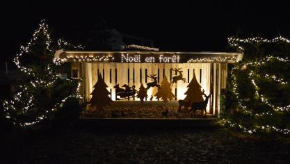 <p>„Weihnachten im Wald“ lautet der Name einer Station unweit der Hauptstraße.</p>