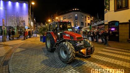 <p>„Adventsleuchten der Traktoren“ – Eifel</p>
