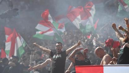 <p>Rassismusvorwürfe gegen ungarische Fans während der EM im letzten Sommer führten zu dem UEFA-Urteil von zwei Spielen ohne Publikum.</p>